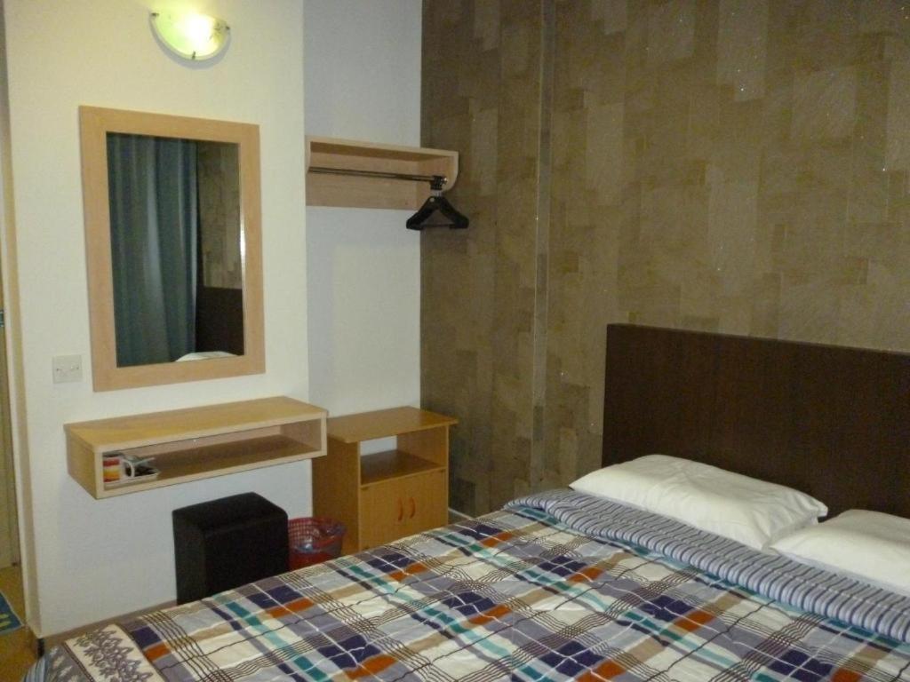 G Six Hotel Ситиаван Экстерьер фото